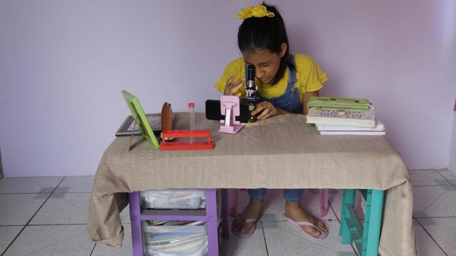 Club de las Chicas con Agallas hace ciencia en Galápagos