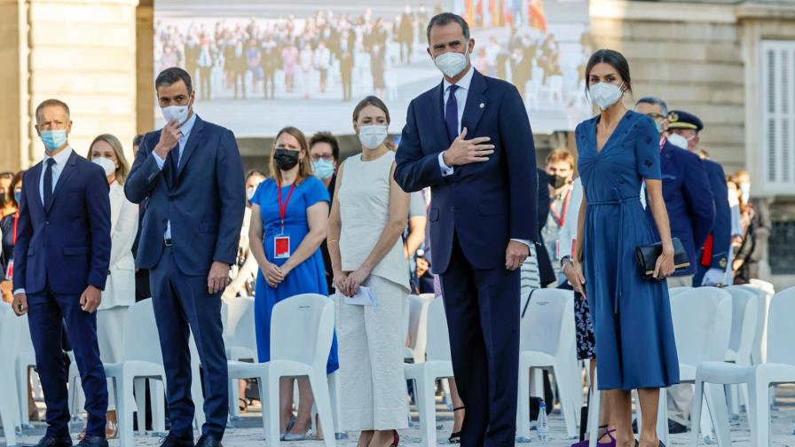 España rinde homenaje a víctimas COVID-19 y personal médico