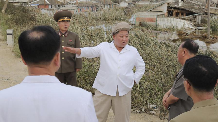 Líder norcoreano promete ayudas tras un dañino tifón