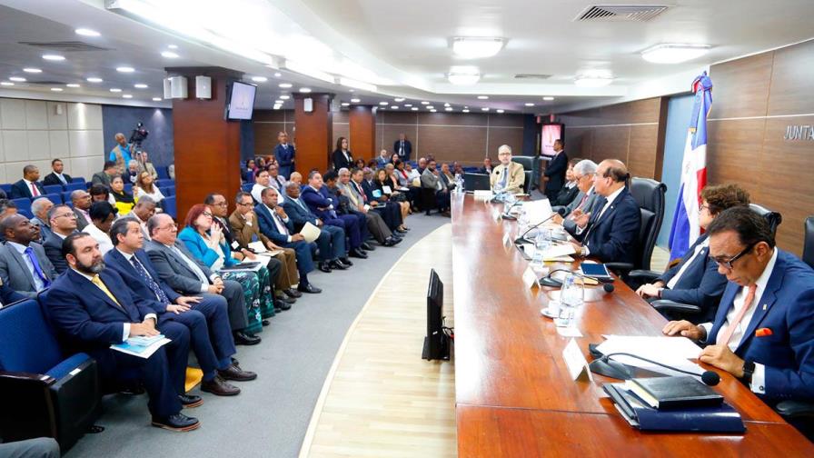 Pleno de la  JCE rechaza recurso contra orden de partidos en boleta electoral