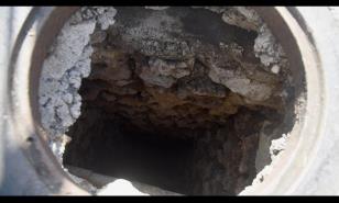 Adolescente se convierte en héroe al rescatar niña de una cloaca