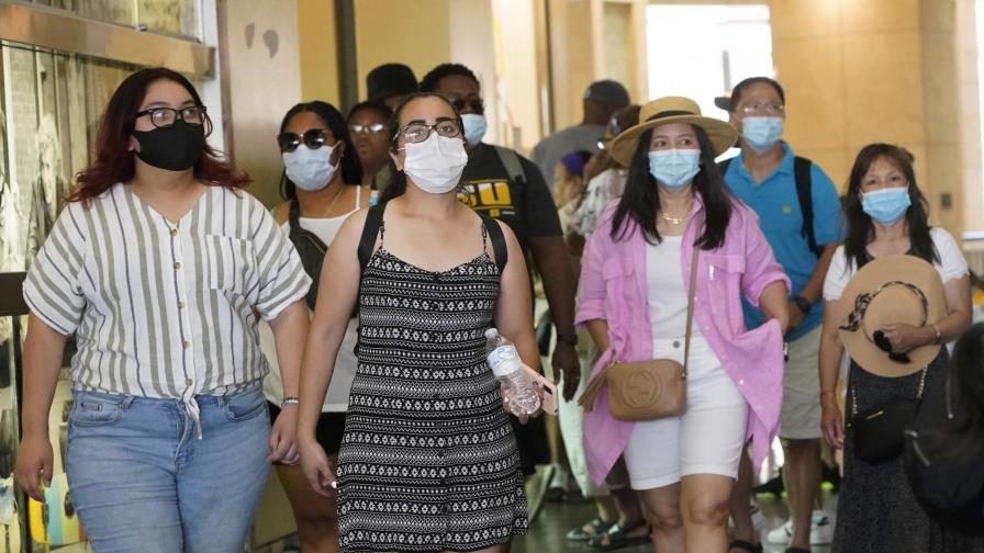 Los Ángeles busca revertir con mascarillas casos de COVID