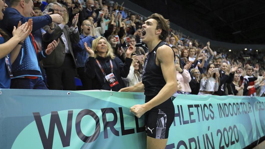 Duplantis rompe el récord mundial de salto con pértiga Duplantis rompe el récord mundial de salto con pértiga