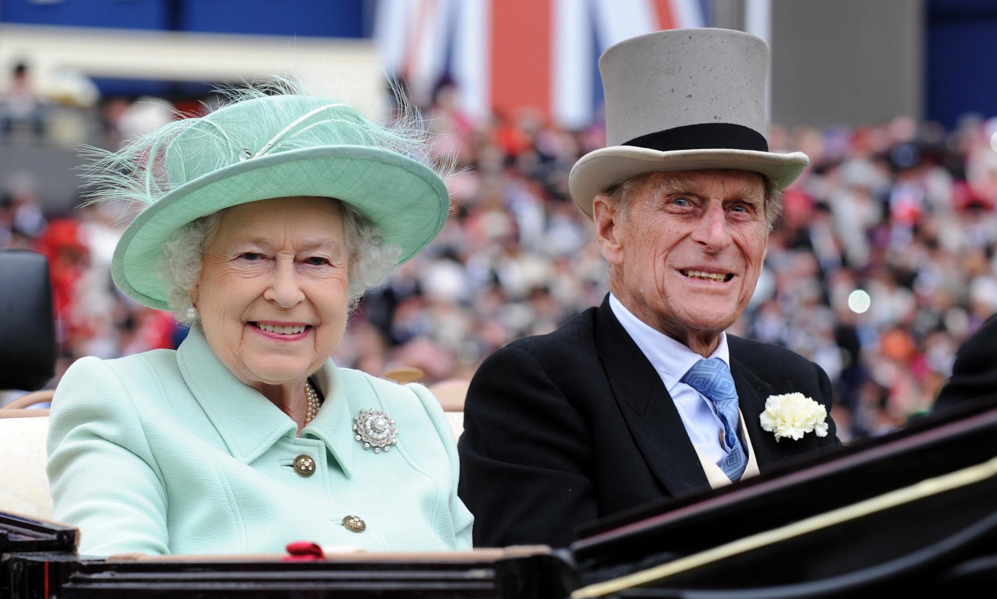 La reina Isabell II anunció la muerte de su marido. El Palacio de Buckingham dijo en un comunicado: Es con profundo pesar que Su Majestad la Reina anuncia la muerte de su amado esposo, Su Alteza Real el Príncipe Felipe, Duque de Edimburgo. (ANDY RAIN / Archivo -  EFE)