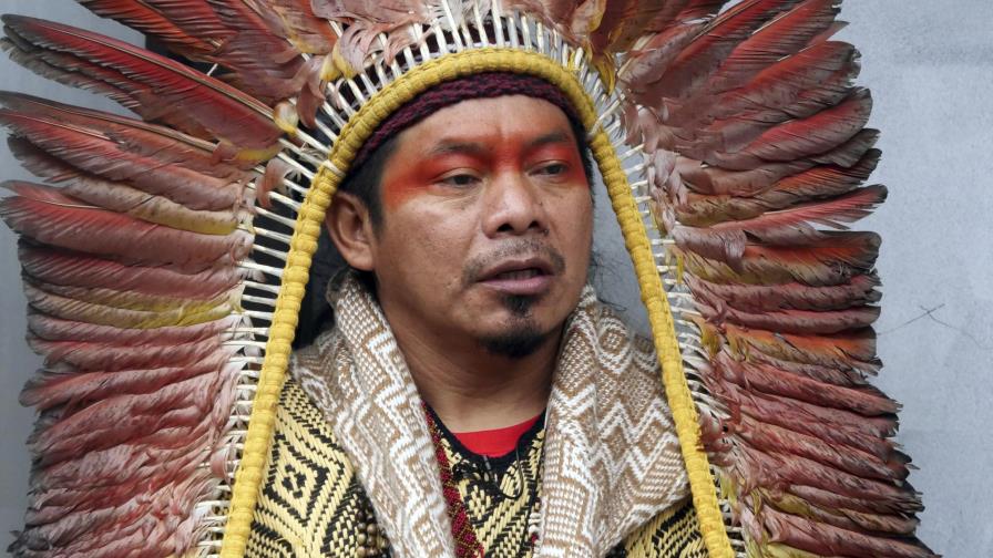 Líder indígena brasileño pide ayuda a Macron para Amazonía Líder indígena brasileño pide ayuda a Macron para Amazonía
