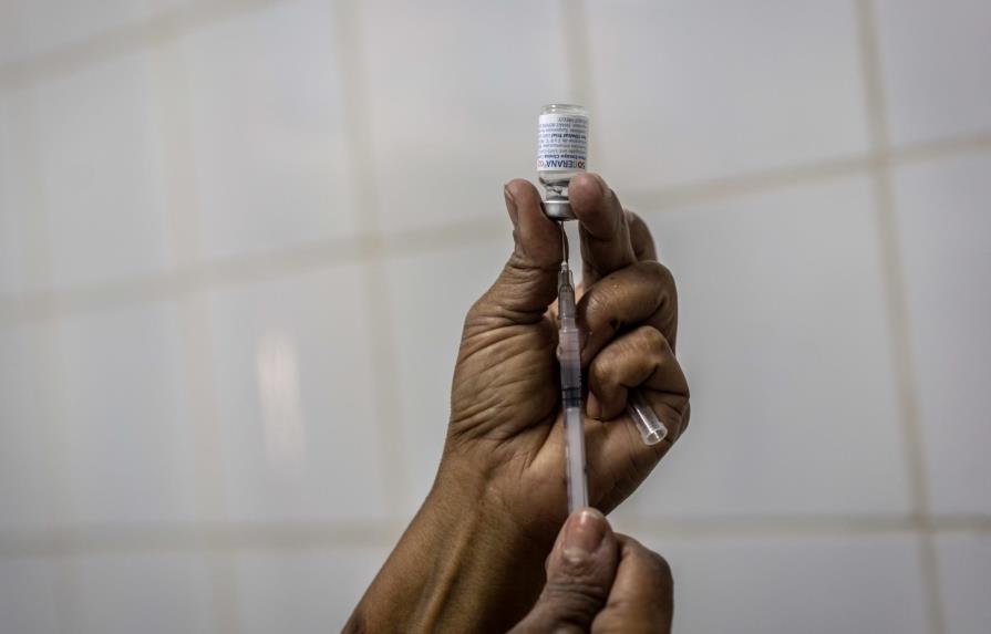 Cuba, con récord de contagios, trabaja en vacunas propias