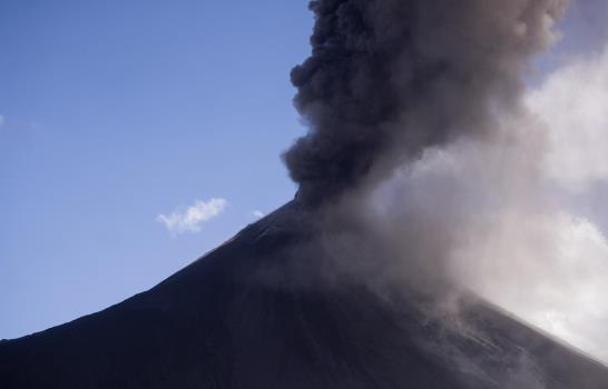 Volcán de Pacaya mantiene en alerta a Guatemala