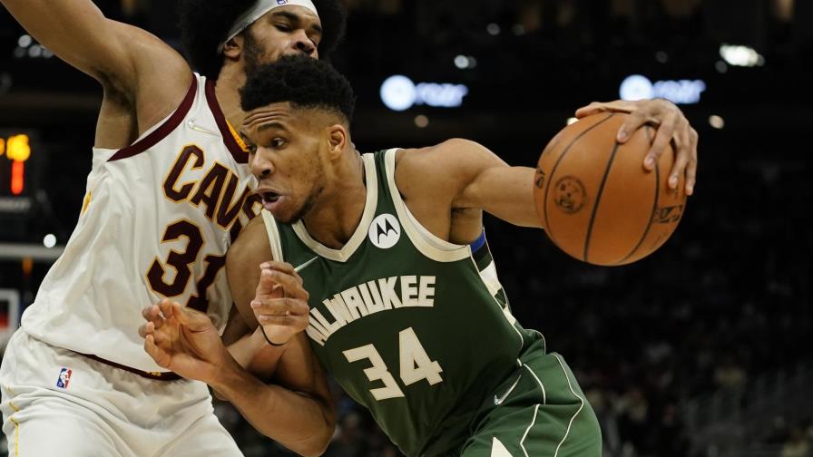 Antetokounmpo anota 27 puntos, Bucks vencen a Cavs