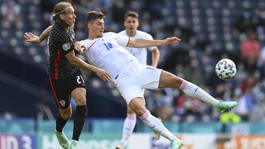 Duelo Kane-Schick anima el Inglaterra-Rep. Checa Duelo Kane-Schick anima el Inglaterra-Rep. Checa