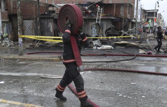 Perú: dos muertos y 48 heridos por explosión de cisterna Perú: dos muertos y 48 heridos por explosión de cisterna