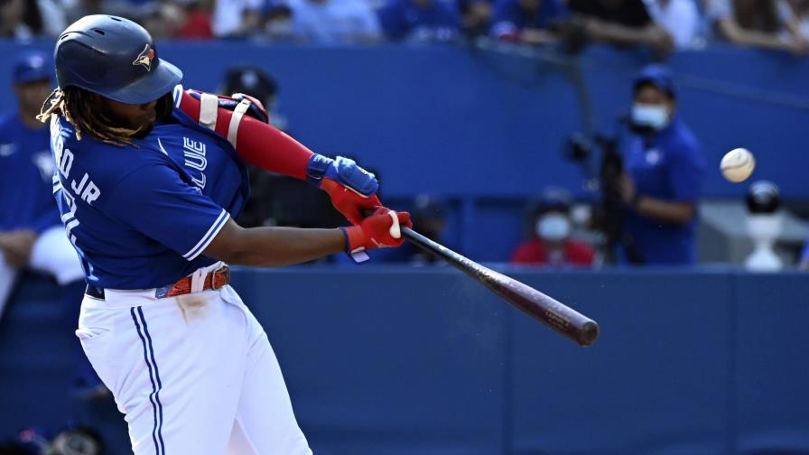 Azulejos siguen cerca del comodín; apalean a Orioles Azulejos siguen cerca del comodín; apalean a Orioles