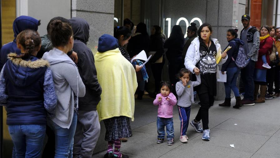 EEUU: Jueces impiden negar “green card” a inmigrantes pobres