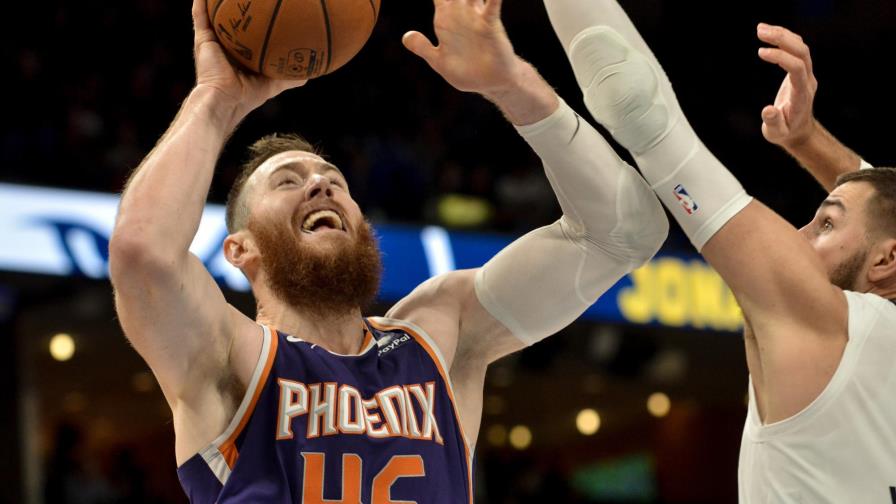 Booker y Baynes guían a Suns a triunfo ante Grizzlies