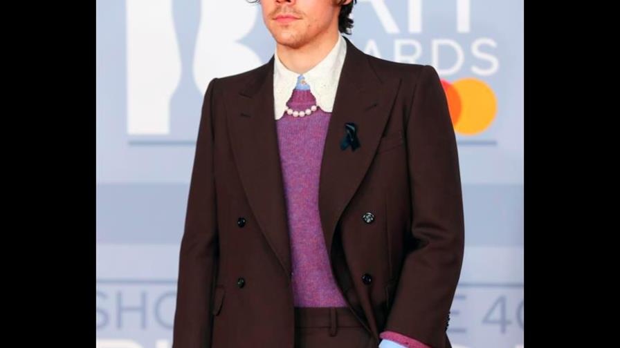 Harry Styles es criticado tras su portada en Vogue por ser demasiado femenino