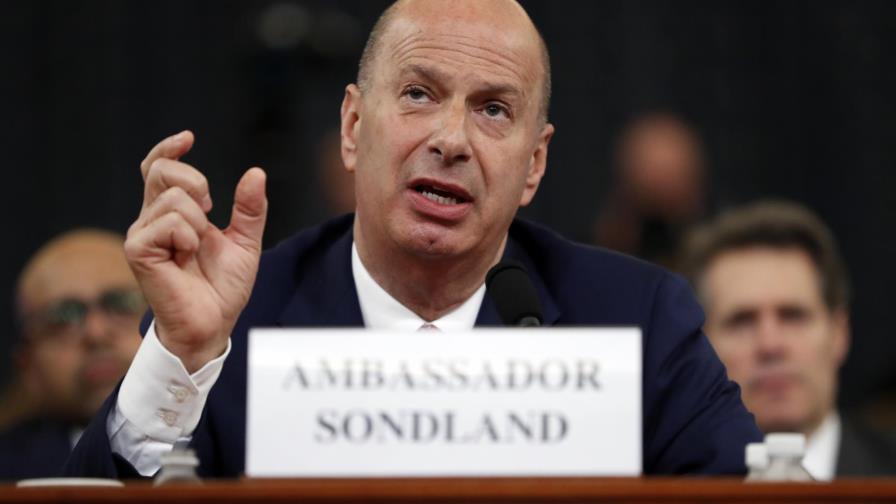 Testigos en juicio político de Trump son despedidos