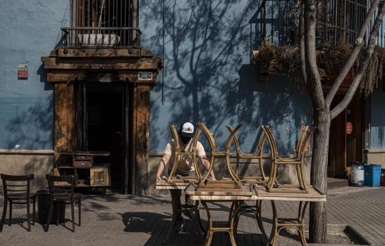 Reabren restaurantes en cinco comunas de Chile
