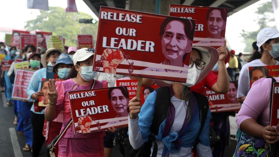 Fuerzas de Myanmar dispersan protesta contra el golpe