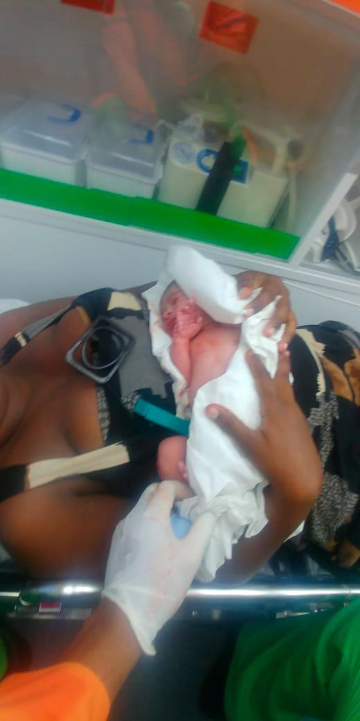 Una bebé nació en la carretera Sánchez en el cruce de Cabral