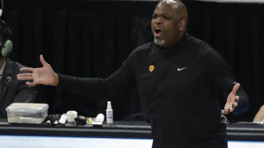 Hawks extienden contrato a McMillan