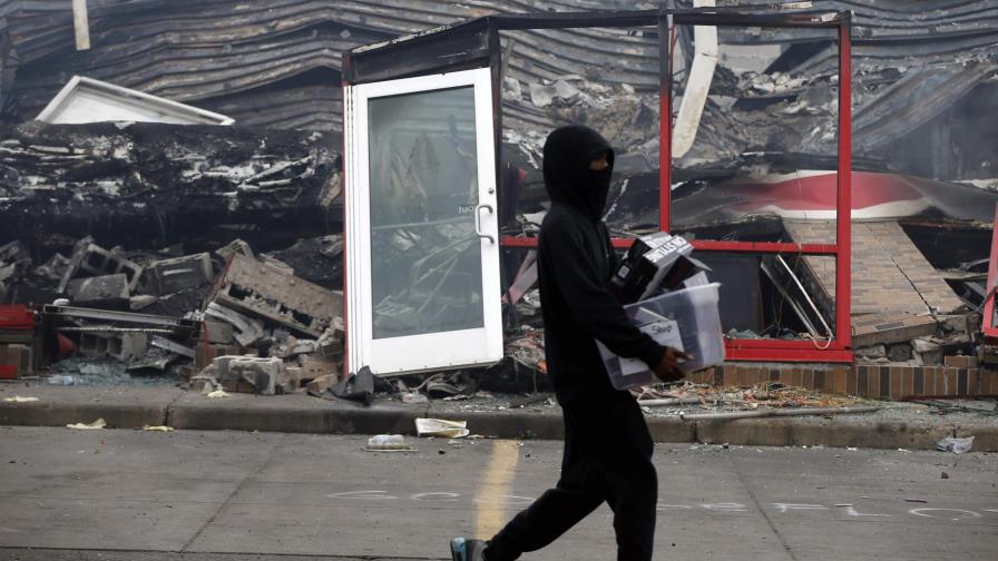 Minnesota llama Guardia Nacional ante violencia de protestas