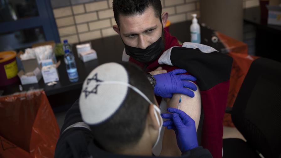 Israel dice compartirá vacunas contra COVID-19 con otros países