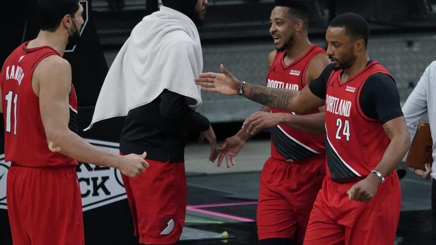 McCollum y Blazers escapan de San Antonio con victoria