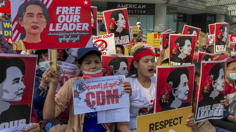 La policía de Myanmar añade cargos contra Aung San Suu Kyi
