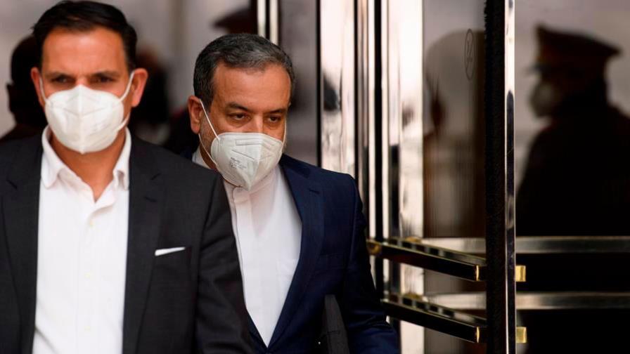 Continúan a puerta cerrada negociaciones para salvar acuerdo nuclear con Irán