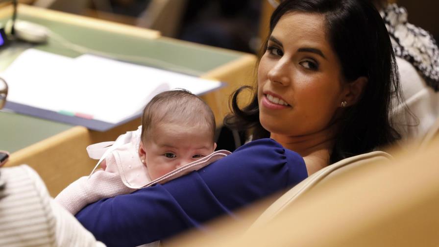 Presidente salvadoreño se saca un selfie al hablar ante ONU Presidente salvadoreño se saca un selfie al hablar ante ONU