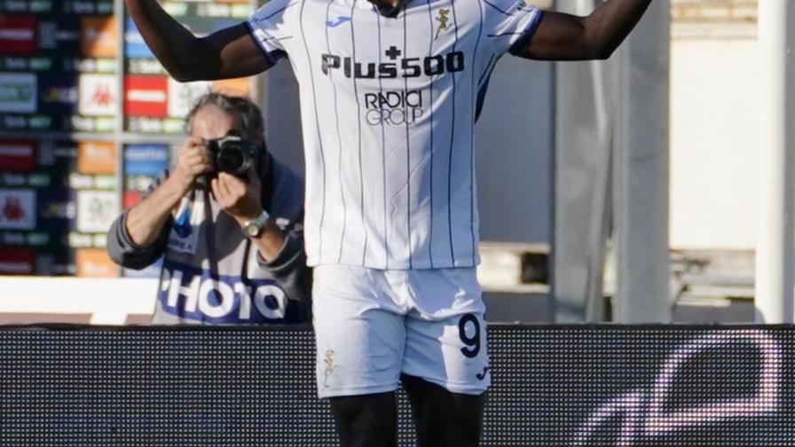 Italia: Napoli sigue perfecto y Zapata llega a los 100 goles Italia: Napoli sigue perfecto y Zapata llega a los 100 goles