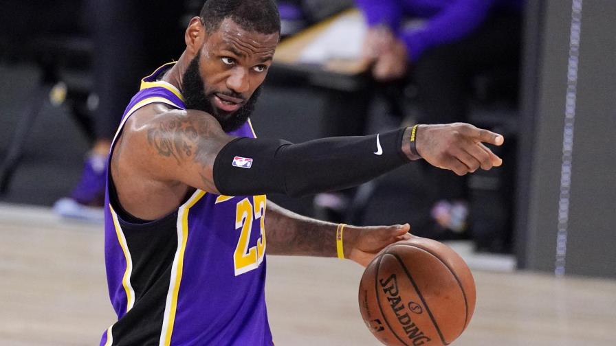 James tira de diplomacia y Davis es más directo ante duelo con Heat James tira de diplomacia y Davis es más directo ante duelo con Heat