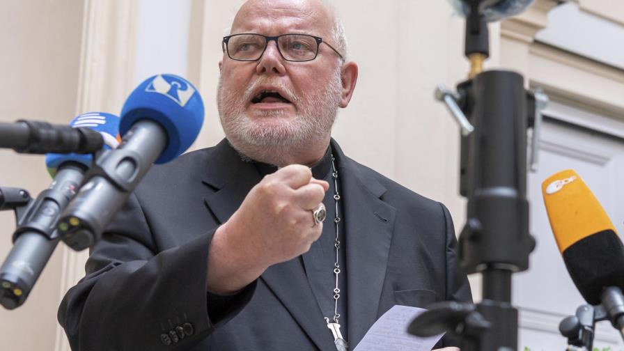 El papa rechaza renuncia de cardenal alemán, pide reformas El papa rechaza renuncia de cardenal alemán, pide reformas
