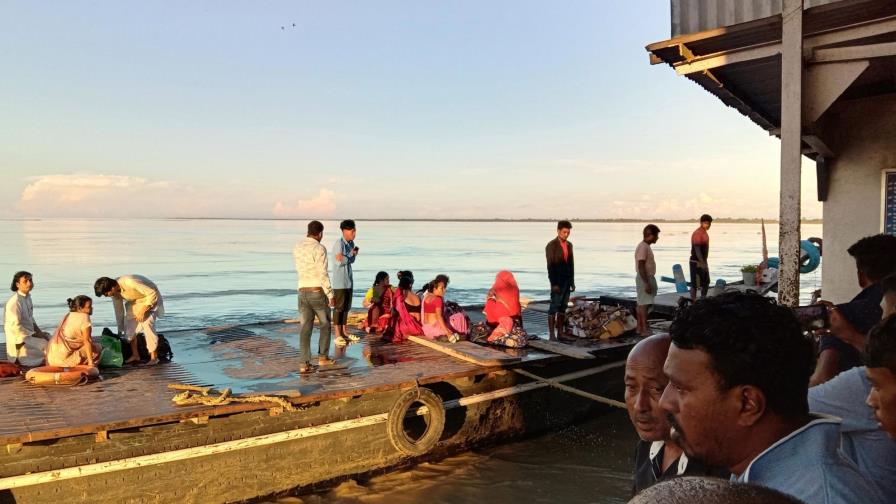 India: Rescatan a 82 personas tras choque de ferry