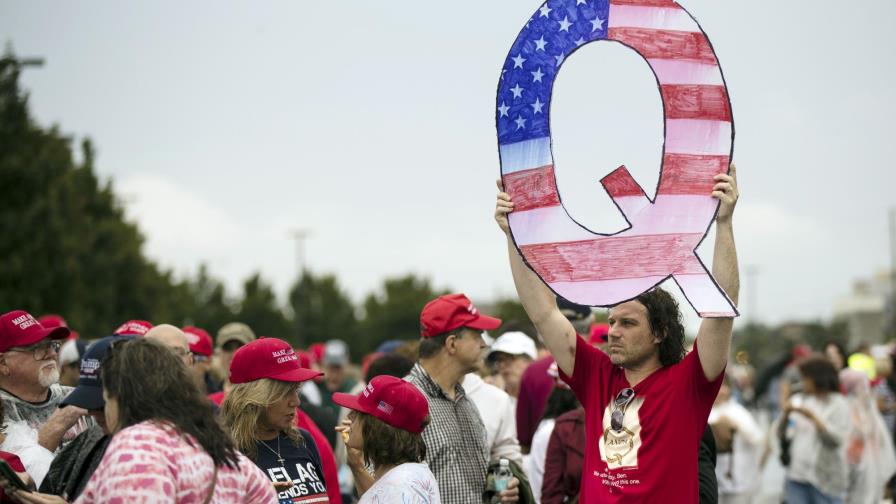 Facebook veta a algunos grupos de QAnon, pero no a todos