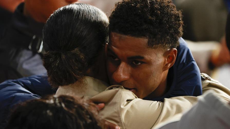 Boris Johnson condena el racismo contra futbolistas ingleses