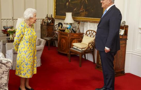 Reina Isabel II recibe a Morrison de Australia en Windsor