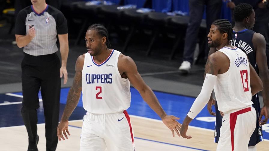 Clippers estropean fiesta de Mavs; reviven en la serie