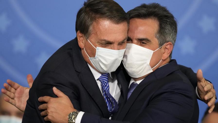 Bolsonaro cede jefatura de gabinete a bloque centrista