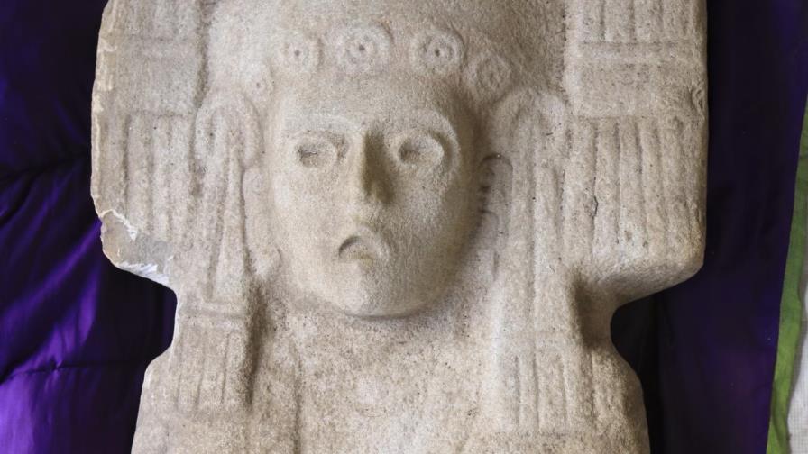 Encuentran antigua escultura femenina en el este de México