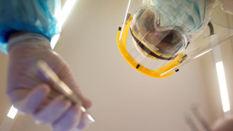 Los tratamientos y vacunas a examen contra el COVID-19