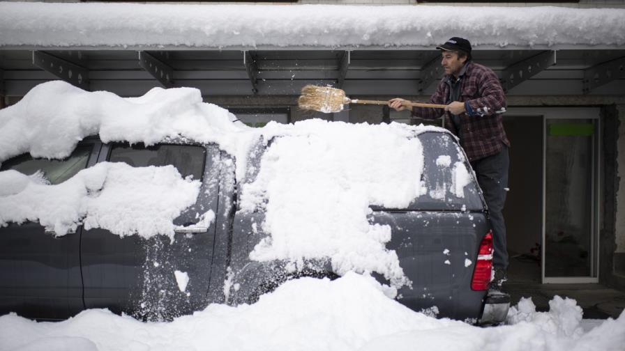 Muere esquiador sepultado por avalancha de nieve en Suiza Muere esquiador sepultado por avalancha de nieve en Suiza