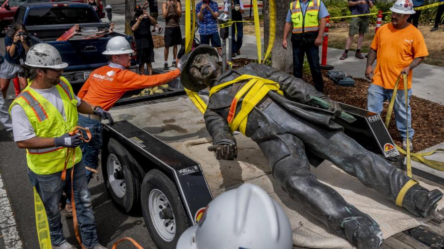Retiran estatua de pionero vinculado a oro en California Retiran estatua de pionero vinculado a oro en California