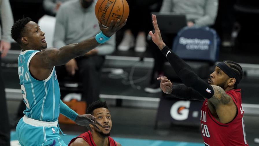 Rozier y los Hornets vencen a Blazers y frenan mala racha