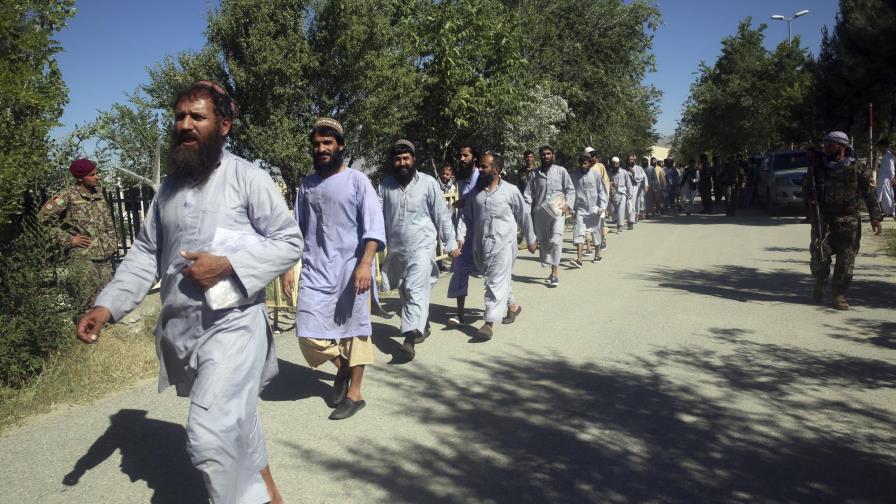 Kabul inicia liberación de 400 talibanes antes de diálogo Kabul inicia liberación de 400 talibanes antes de diálogo