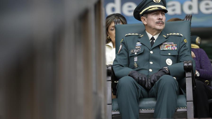 Colombia: archivan caso contra polémico exjefe del Ejército