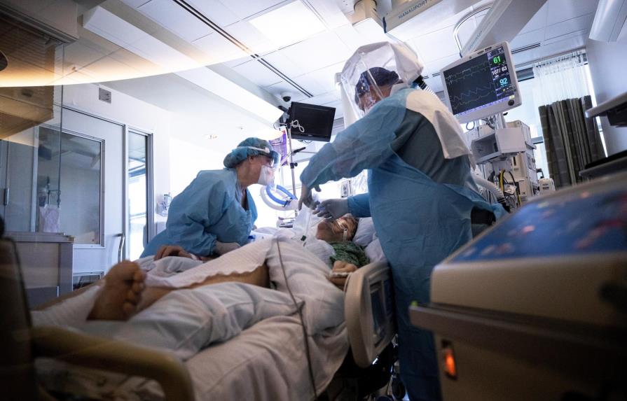 EE.UU. alcanza el récord de 100,000 hospitalizados por COVID-19