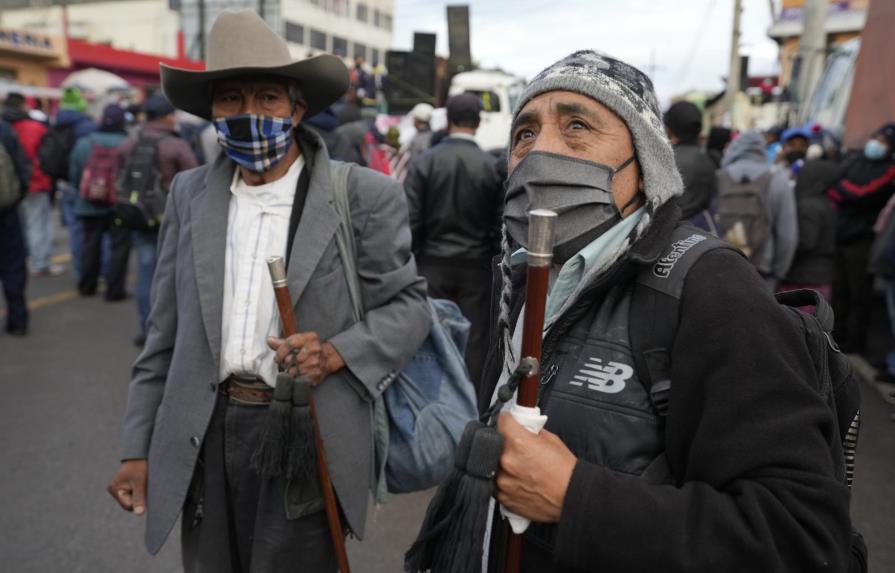 Miles protestan contra el gobierno de Guatemala