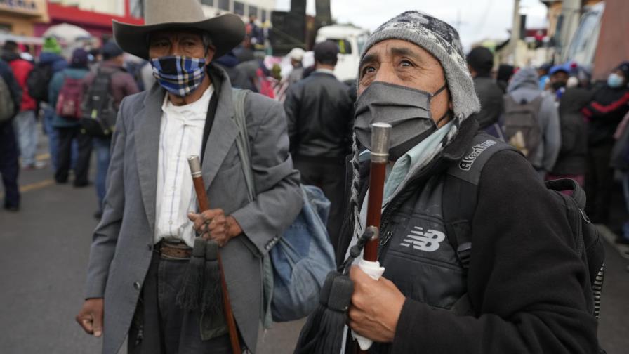 Miles protestan contra el gobierno de Guatemala