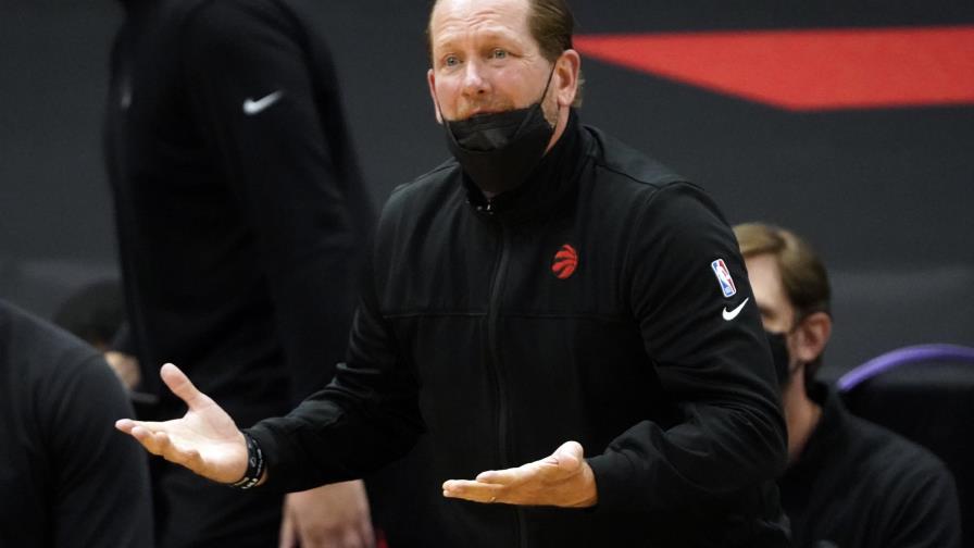 Raptors: Nurse multado por arrojar mascarilla e insultos