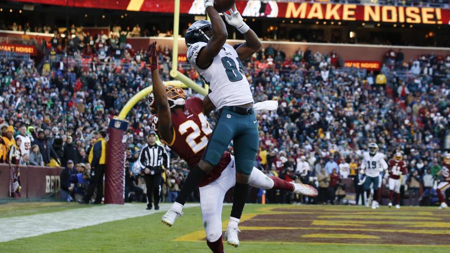 Eagles vencen a Redskins y siguen en la pelea divisional Eagles vencen a Redskins y siguen en la pelea divisional